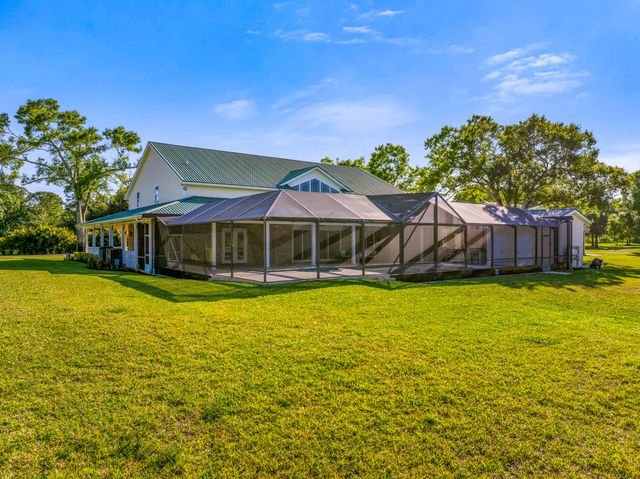 8686 Andrews Avenue, Fort Pierce, FL 34945