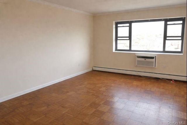 100 Clinton Avenue 4P, Mineola, NY 11501