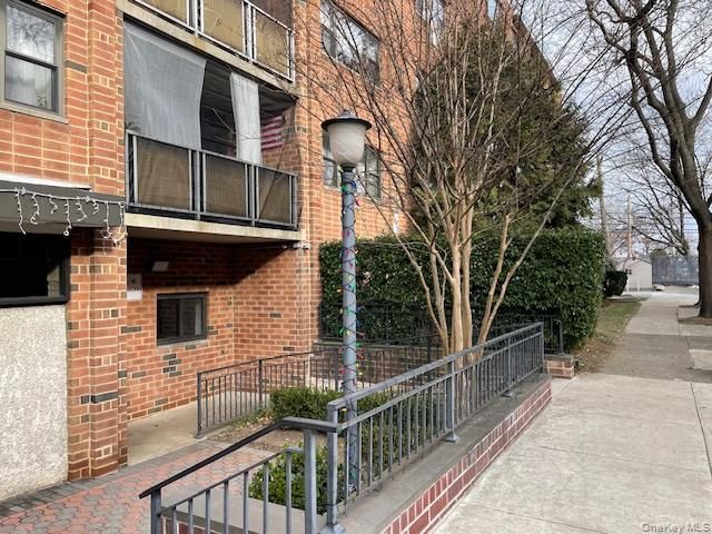 100 Clinton Avenue 4P, Mineola, NY 11501