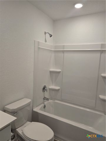 168 Wolf Crest Boulevard, Seguin, TX 78155