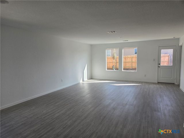 168 Wolf Crest Boulevard, Seguin, TX 78155