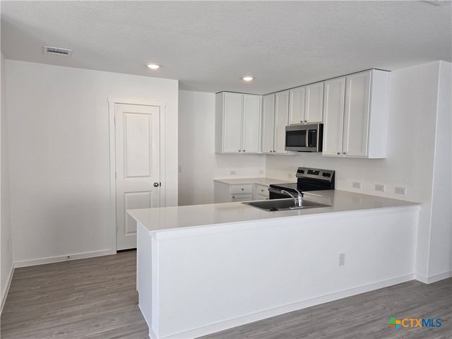 168 Wolf Crest Boulevard, Seguin, TX 78155