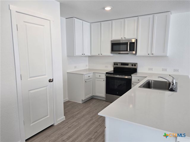 168 Wolf Crest Boulevard, Seguin, TX 78155