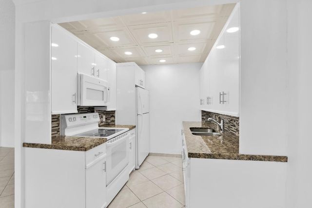 2043 Cornwall C 2043, Boca Raton, FL 33434