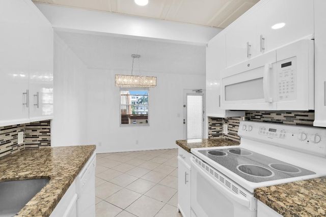 2043 Cornwall C 2043, Boca Raton, FL 33434