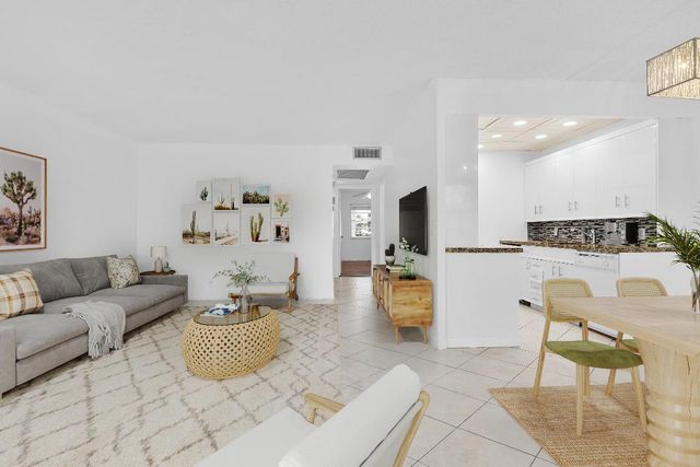 2043 Cornwall C 2043, Boca Raton, FL 33434