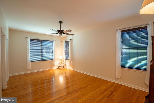 40 SAGEBRUSH LN, Langhorne, PA 19047
