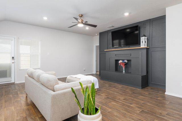 105 Black Wolf RUN, San Marcos, TX 78666