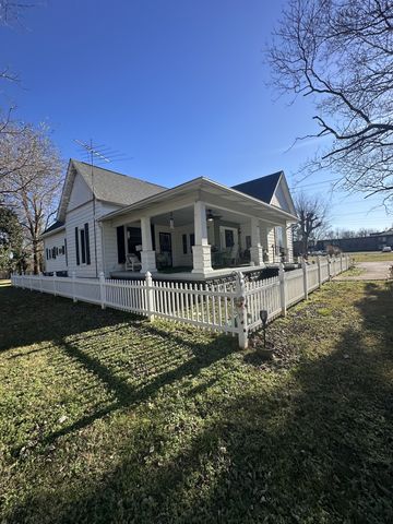 506 N Main St, Mount Pleasant, TN 38474