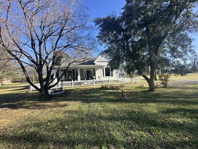 506 N Main St, Mount Pleasant, TN 38474