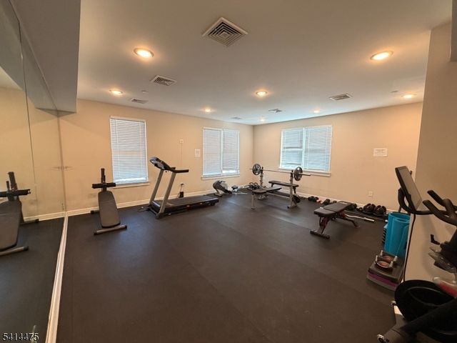 974 Summit Ave 401, Jersey City, NJ 07307