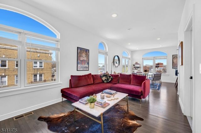 974 Summit Ave 401, Jersey City, NJ 07307