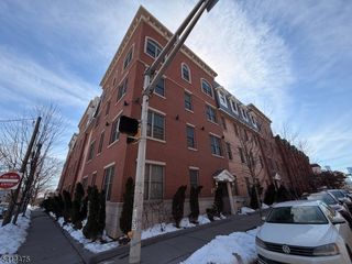 974 Summit Ave 401, Jersey City, NJ 07307