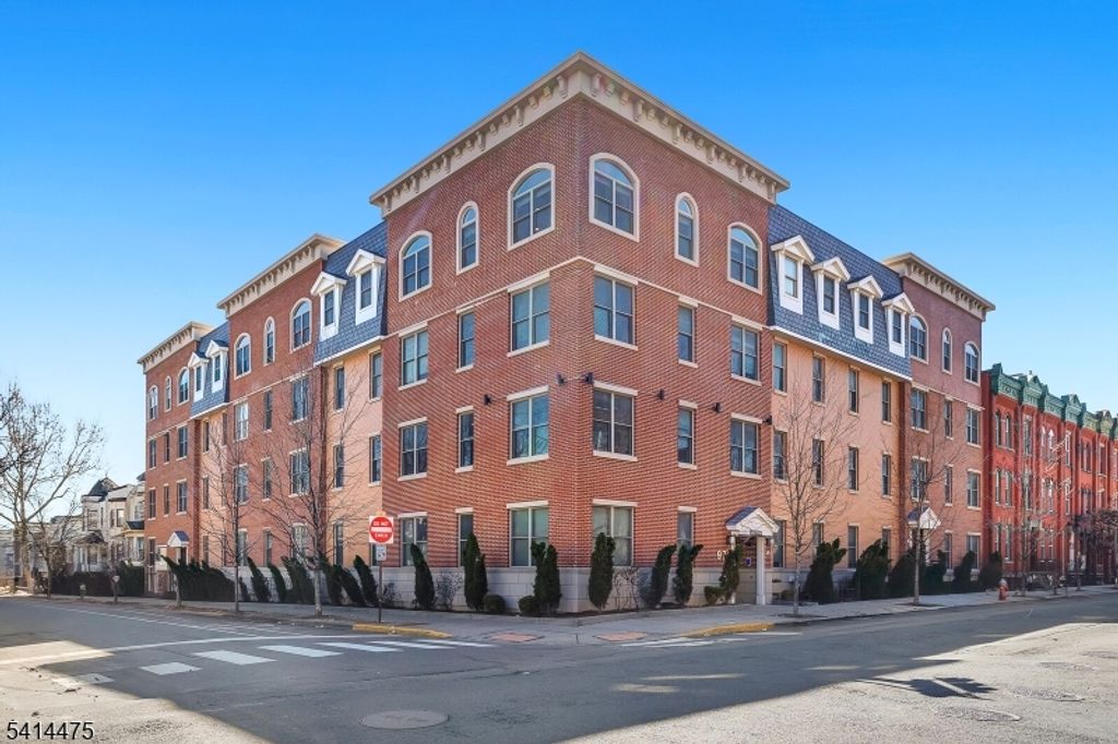 974 Summit Ave 401, Jersey City, NJ 07307