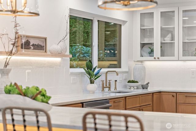 16858 76th Avenue W, Edmonds, WA 98026