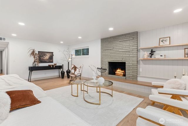 16858 76th Avenue W, Edmonds, WA 98026