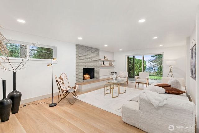 16858 76th Avenue W, Edmonds, WA 98026