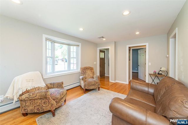 176 Beechwood Drive, Wayne, NJ 07470