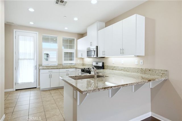 810 E Promenade C, Azusa, CA 91702