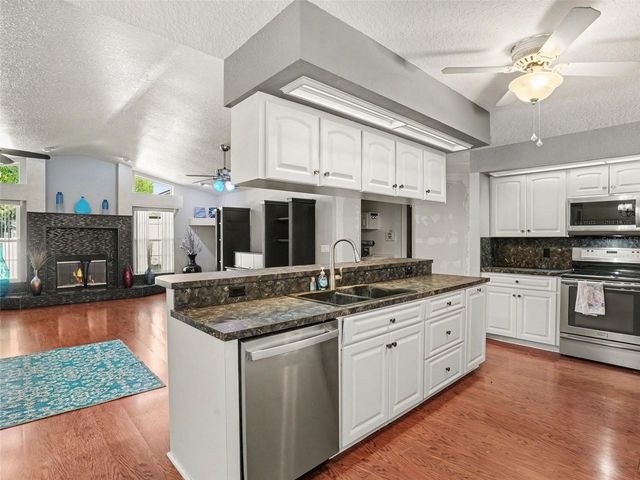 2124 VELVET WAY, Lakeland, FL 33811