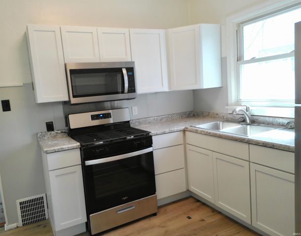 1133 N Brookfield Street, South Bend, IN 46628