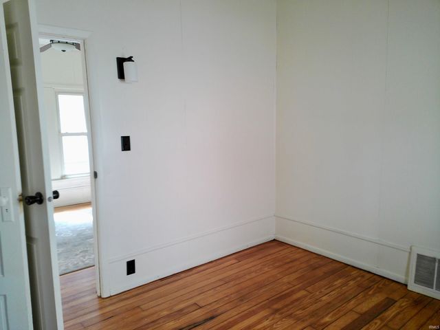 1133 N Brookfield Street, South Bend, IN 46628