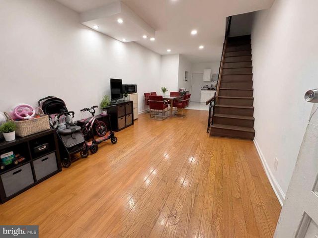 2209 S HEMBERGER ST, Philadelphia, PA 19145