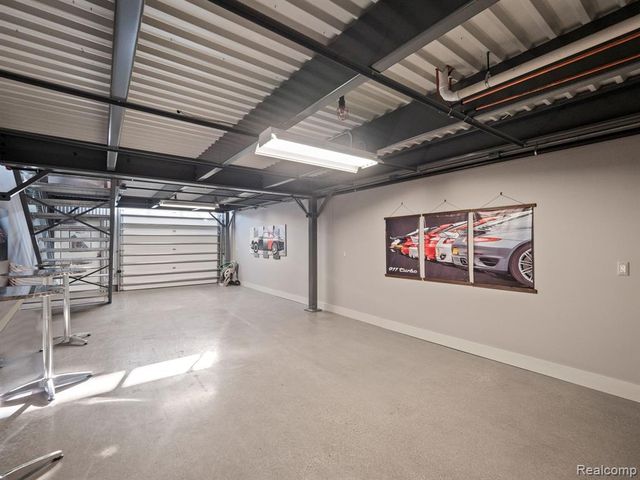 68 Pit Lane, Pontiac, MI 48341