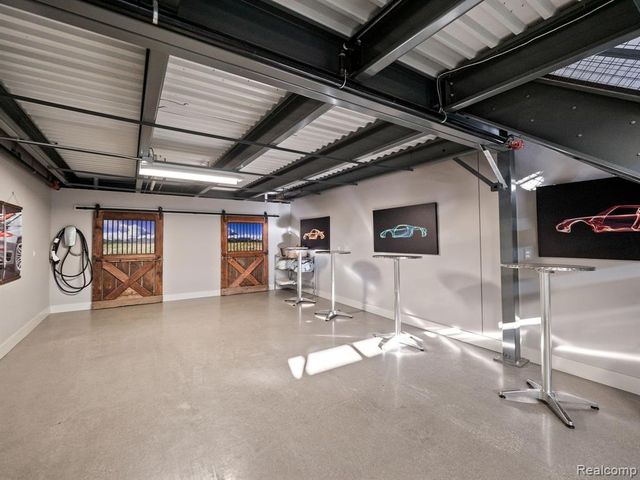 68 Pit Lane, Pontiac, MI 48341