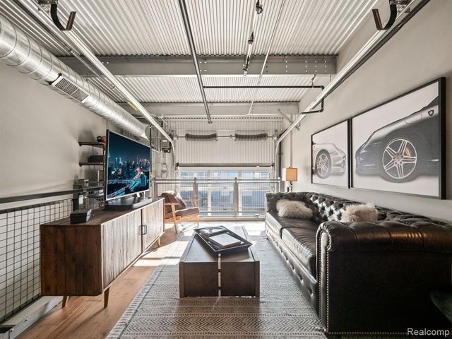 68 Pit Lane, Pontiac, MI 48341