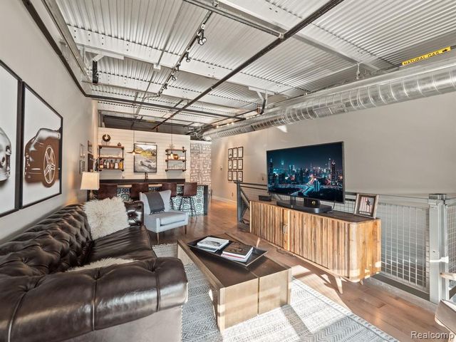 68 Pit Lane, Pontiac, MI 48341