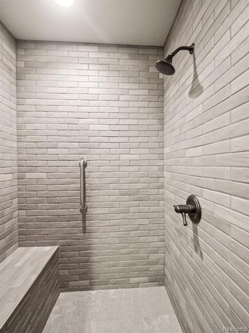 68 Pit Lane, Pontiac, MI 48341