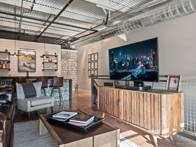 68 Pit Lane, Pontiac, MI 48341