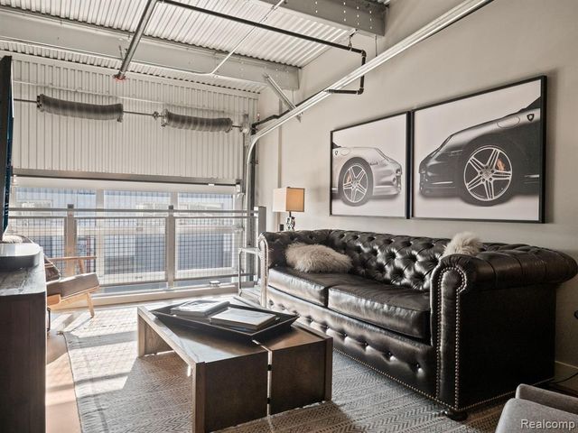 68 Pit Lane, Pontiac, MI 48341