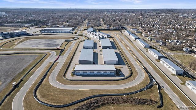 68 Pit Lane, Pontiac, MI 48341