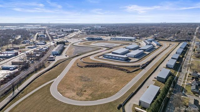 68 Pit Lane, Pontiac, MI 48341