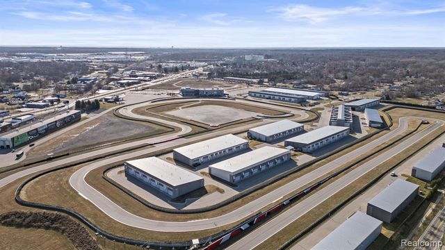 68 Pit Lane, Pontiac, MI 48341