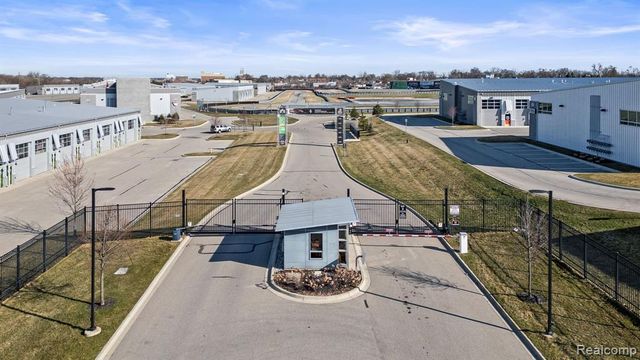 68 Pit Lane, Pontiac, MI 48341