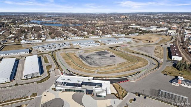 68 Pit Lane, Pontiac, MI 48341