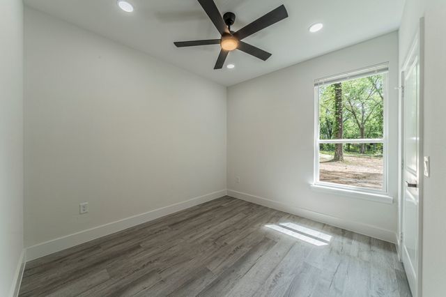 101 Bayside Drive, Malakoff, TX 75148