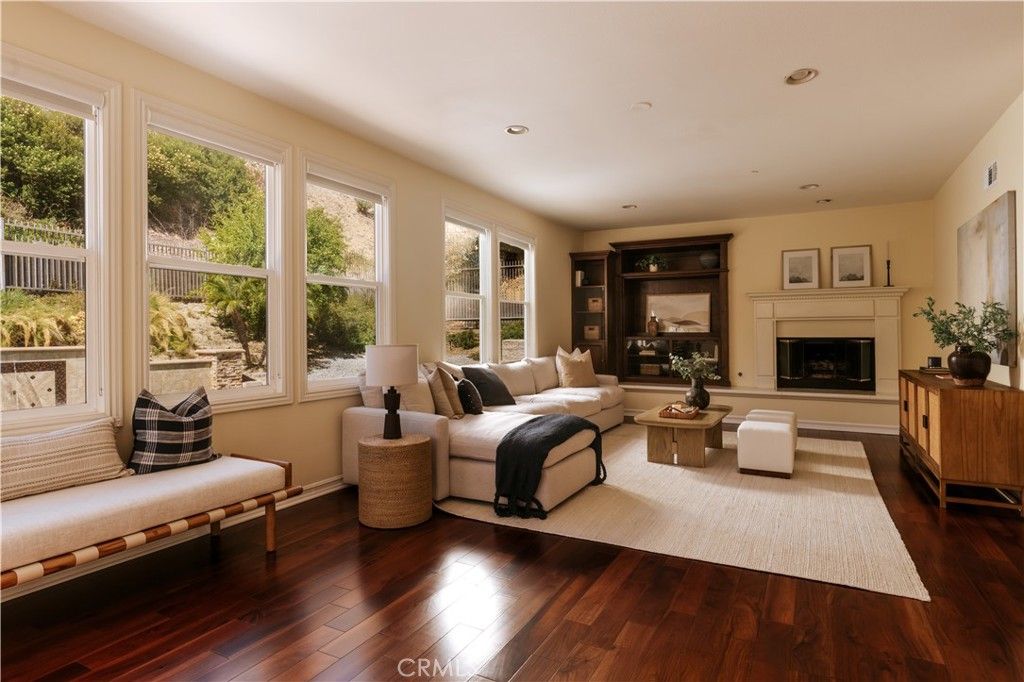 Image 10 of property listing at 3519 Folkstone Court, Burbank, CA 91504