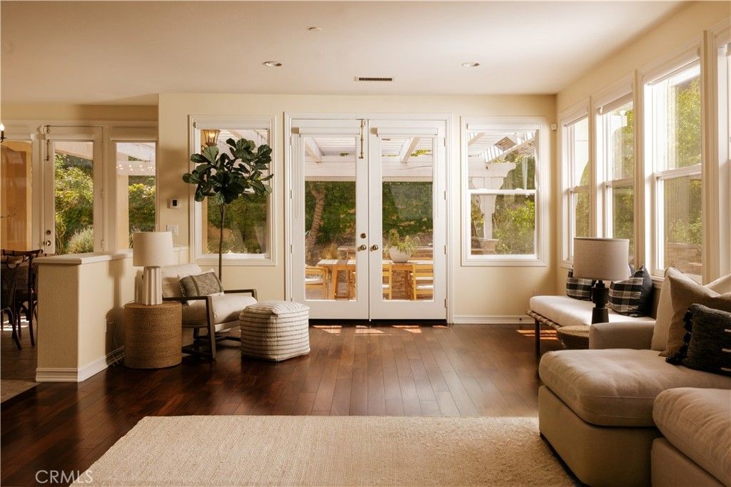 Image 12 of property listing at 3519 Folkstone Court, Burbank, CA 91504