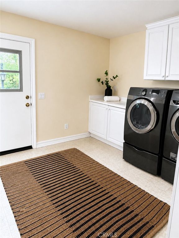 Image 13 of property listing at 3519 Folkstone Court, Burbank, CA 91504