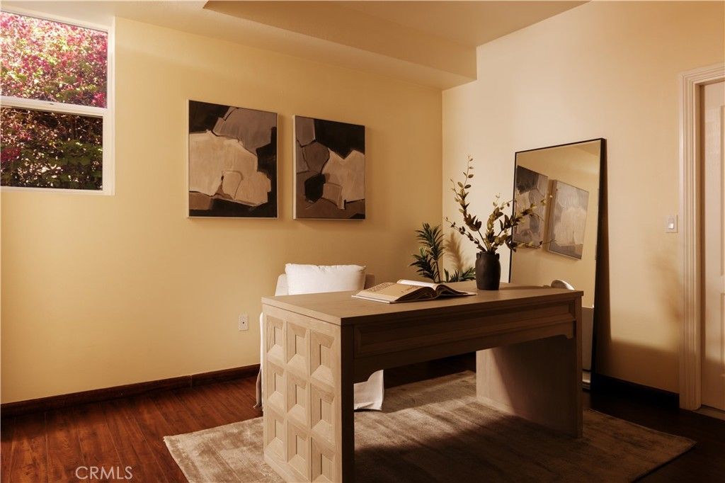 Image 14 of property listing at 3519 Folkstone Court, Burbank, CA 91504