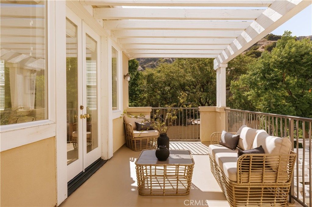 Image 19 of property listing at 3519 Folkstone Court, Burbank, CA 91504