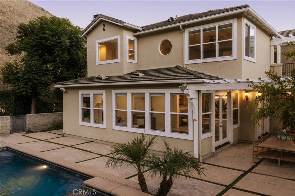 Image 27 of property listing at 3519 Folkstone Court, Burbank, CA 91504