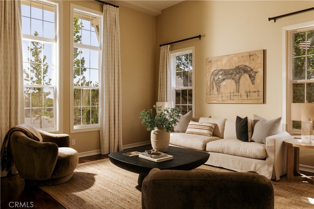 Image 3 of property listing at 3519 Folkstone Court, Burbank, CA 91504