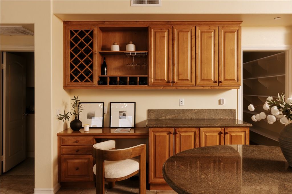 Image 8 of property listing at 3519 Folkstone Court, Burbank, CA 91504