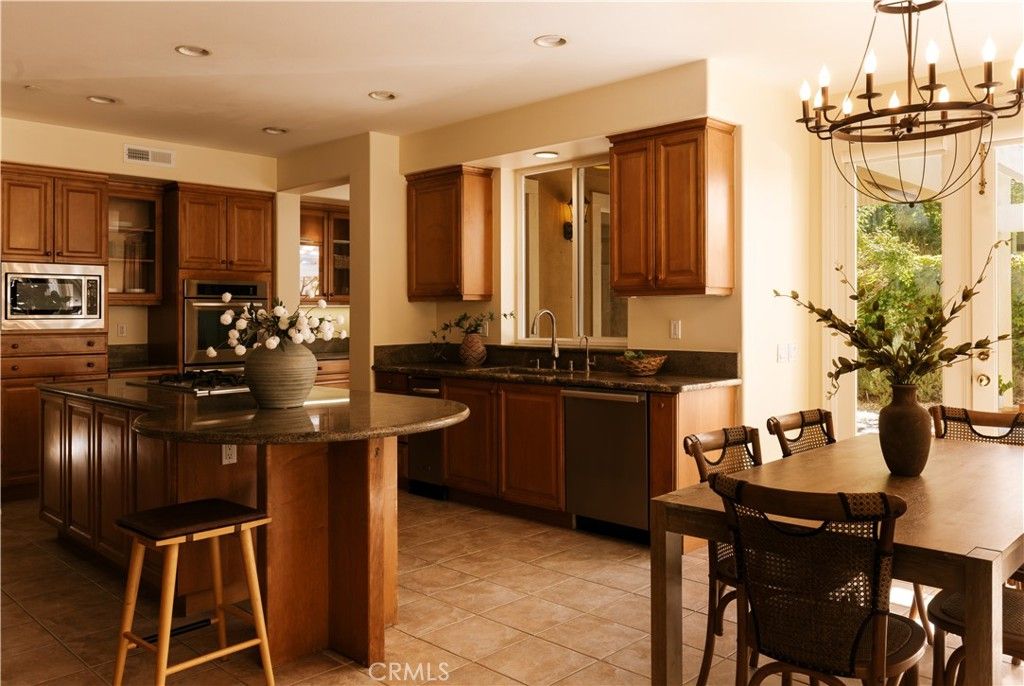Image 9 of property listing at 3519 Folkstone Court, Burbank, CA 91504