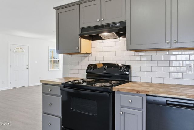 945 Old School Road, Four Oaks, NC 27524